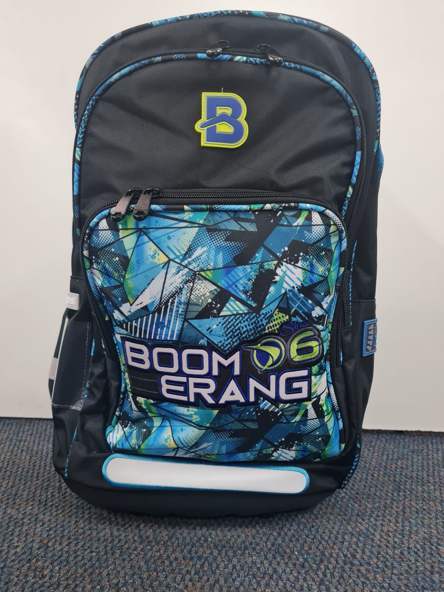 Boomerang Orthopaedic Bag Black print MONNATAZ