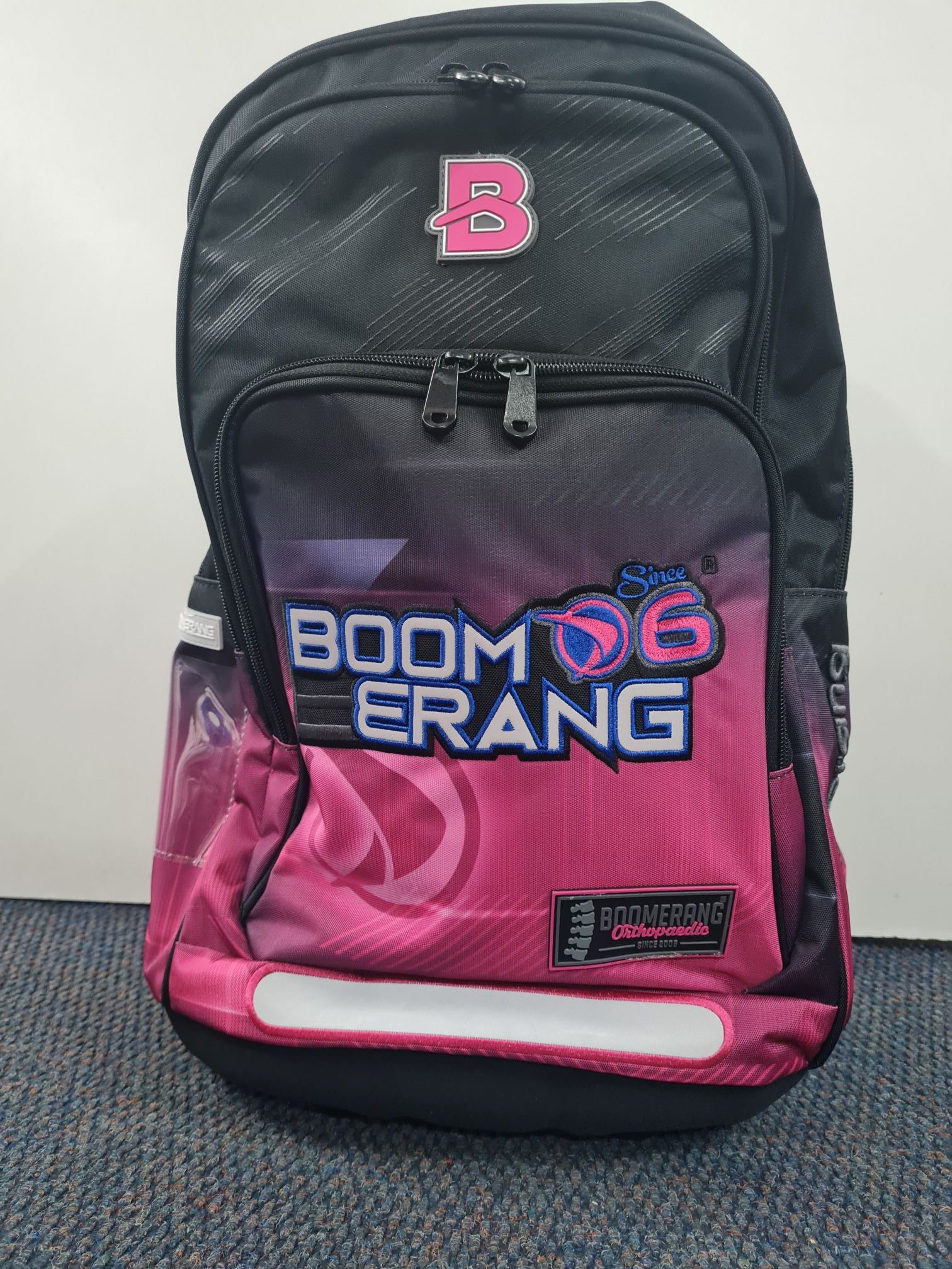 Boomerang Orthopaedic Bag Black/Pink MONNATAZ